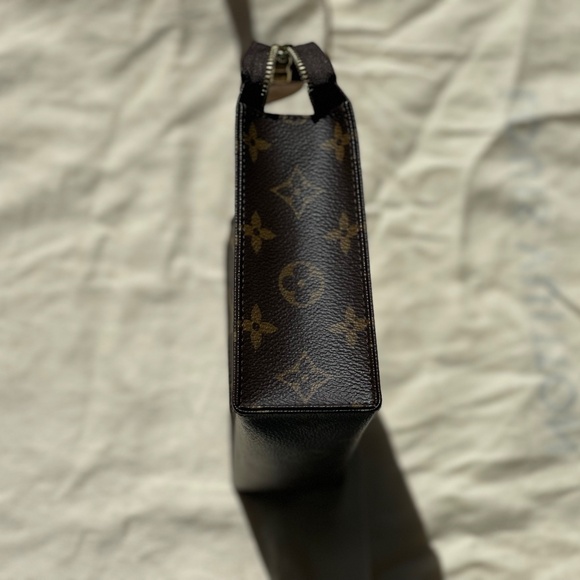 Louis Vuitton Toiletry - Poche Toilette 19 - Picture 5 of 11